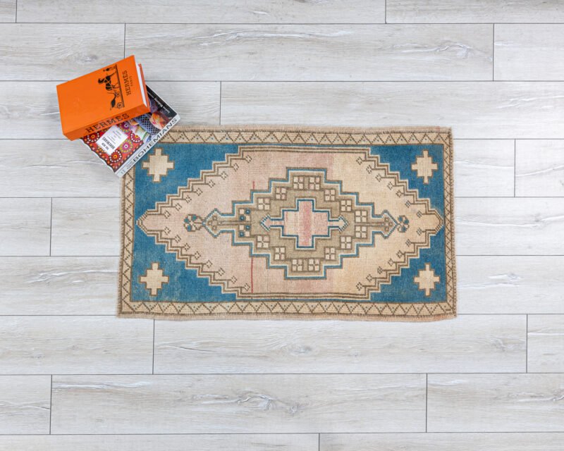 Hand Knotted Turkish Wool Rug: 2.1x3.5 ft, Faded Boho Bathmat - detail view 2