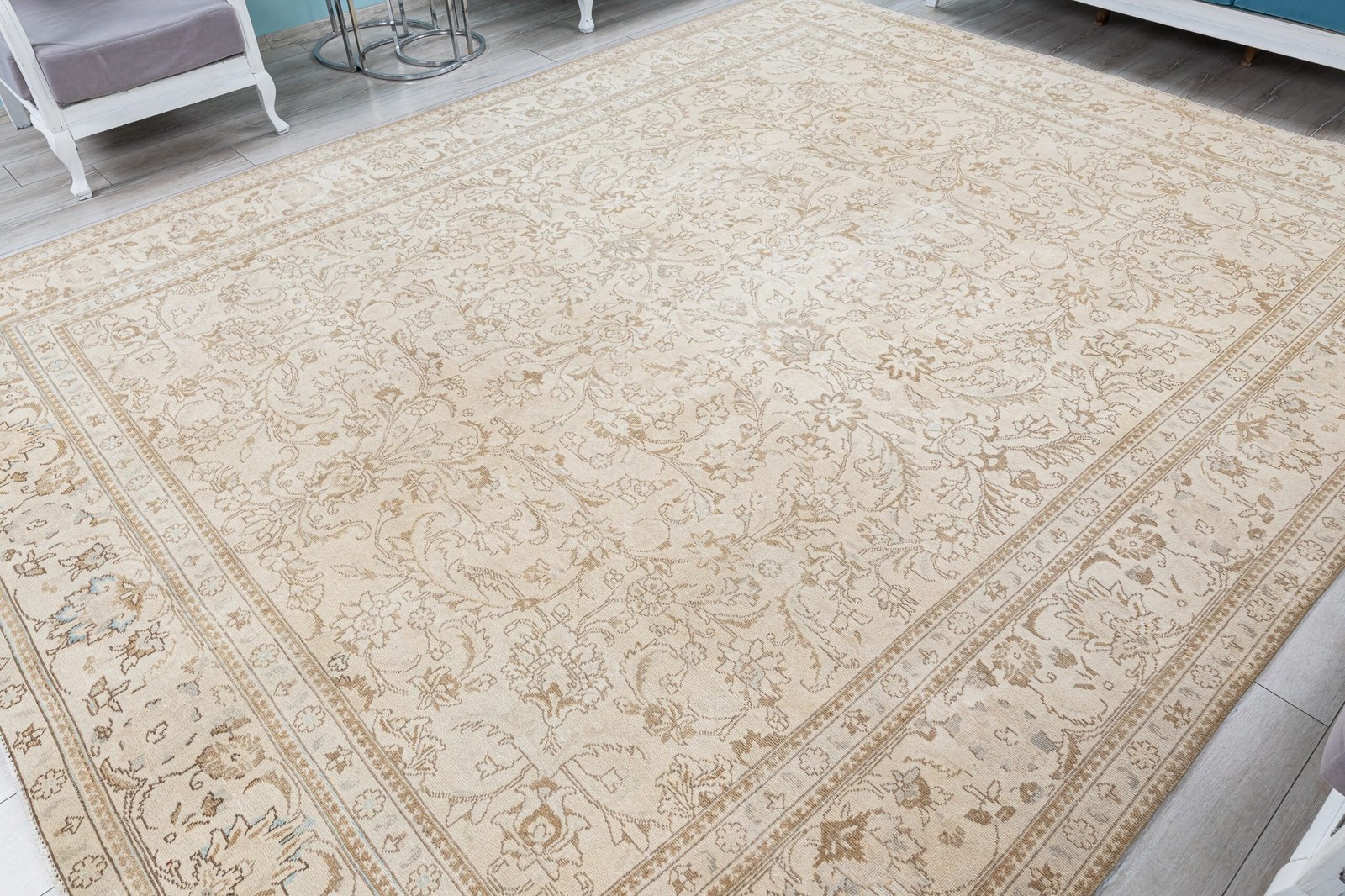 Oversized Persian Rug 10x12 Vintage rug for living room, Entry, Extra Large Carpet, Neutral Floral Rug, 9.7x12.2 feet - detail view 3