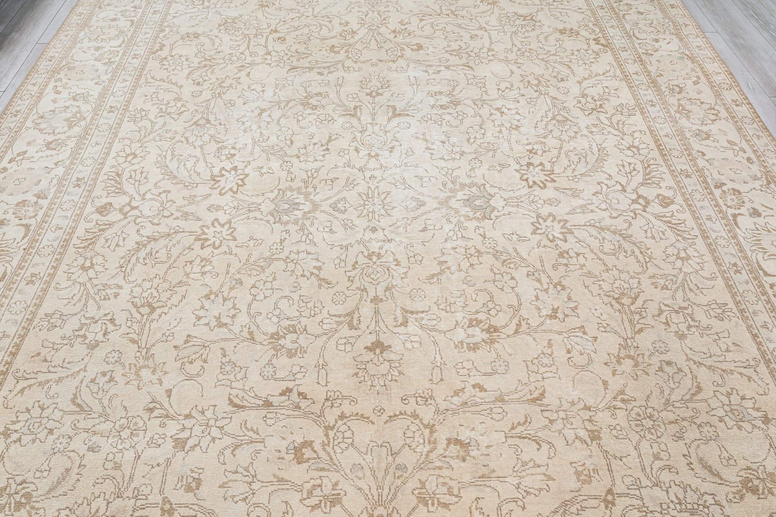 Oversized Persian Rug 10x12 Vintage rug for living room, Entry, Extra Large Carpet, Neutral Floral Rug, 9.7x12.2 feet - detail view 4
