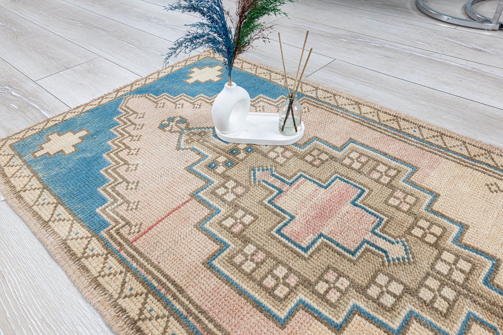 Hand Knotted Turkish Wool Rug: 2.1x3.5 ft, Faded Boho Bathmat - detail view 5