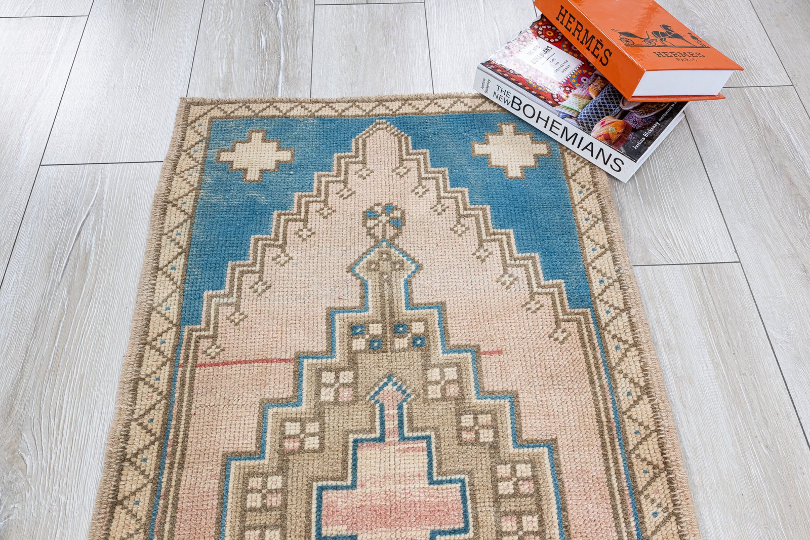 Hand Knotted Turkish Wool Rug: 2.1x3.5 ft, Faded Boho Bathmat - detail view 7
