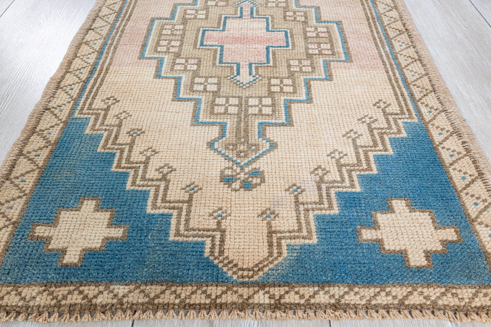 Hand Knotted Turkish Wool Rug: 2.1x3.5 ft, Faded Boho Bathmat - detail view 9